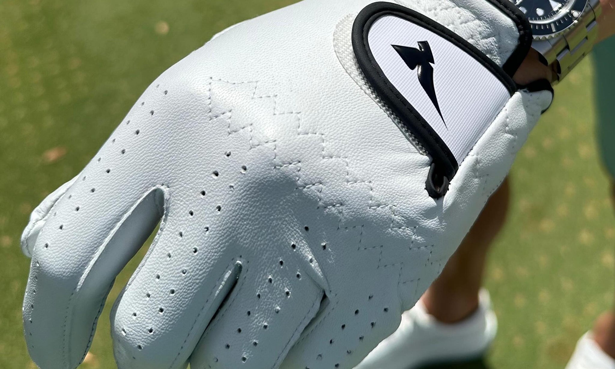 Aguila Golf white leather glove