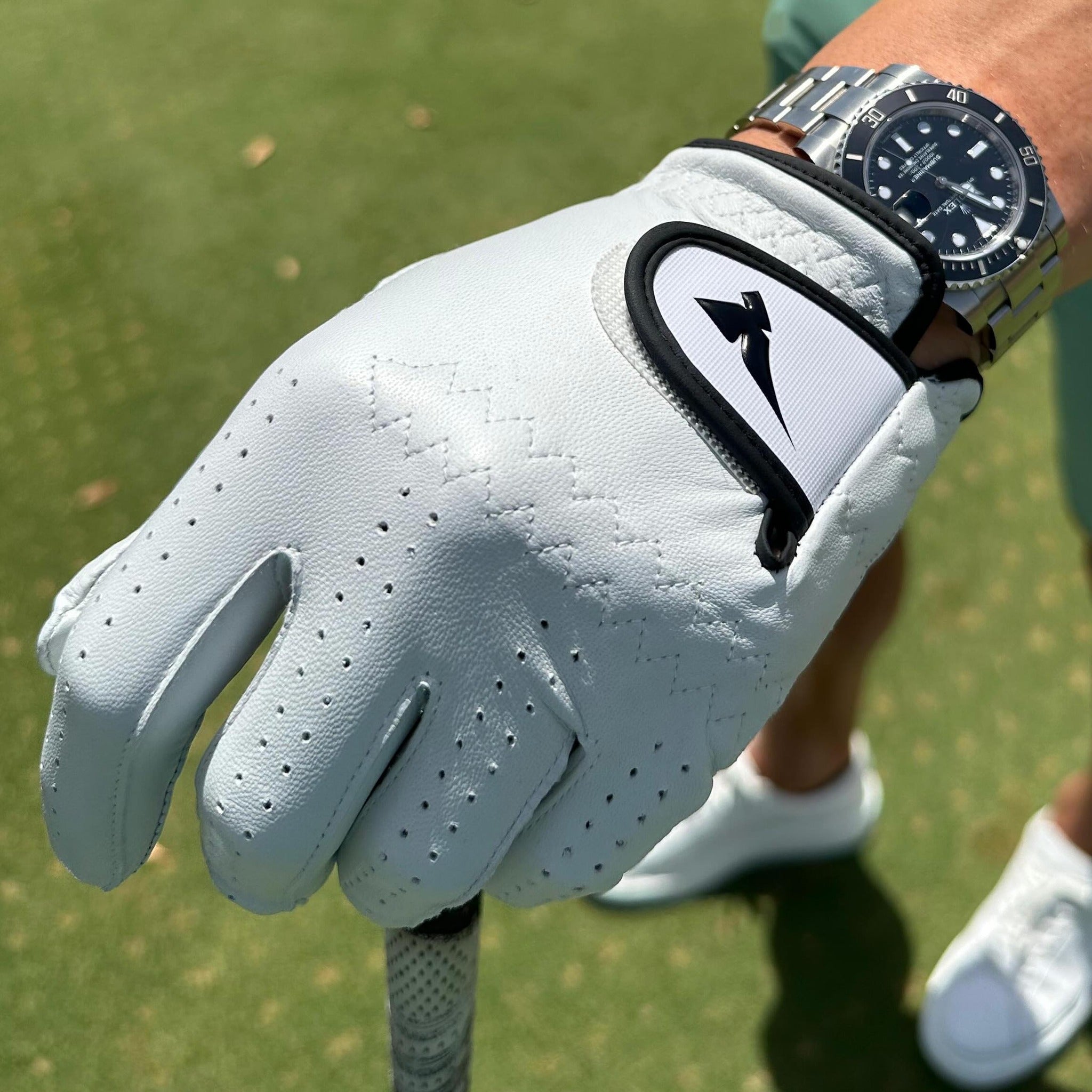 Aguila Golf white leather glove